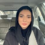 Mina Vahid Instagram - سلام به همه خوشحالم که بازم کنارتونم ممنون از همه فن پیج هام که این مدت جام رو پر کردن آرزو می کنم روزهای آخر سال رو به شادی بگذرونید🙏🏻🌺🌺🌺