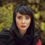 Mina Vahid Instagram - همه معتقدند که همدیگر را می شناسند و من در خود مانده ام... گاهی انچنان با خود بیگانه ام که در تعجب اینهمه سال زندگی در خود ،انگشت به دهان می مانم شما چقدر خود را می شناسید؟ عکس:@shahab.asadi