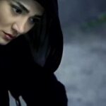 Mina Vahid Instagram - . مد روز؟!(چرا هيچوقت يك ادم درست و حسابي مد روز نمي شود؟بگذريم...) مجري از مهمان پرسيد كه ايا شما كه معروفي ،براحتي در اجتماع ظاهر مي شويد؟امكان دارد برويد و براي خانه تان قابلمه بخريد؟(ادامه در استوري...)تيزر از @asadollahi_studio #بازيگران #بازيگر#خواننده#مجري #معروف #actress#سينما