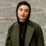 Mina Vahid Instagram – سنكا مي گويد:آنچه ما را عصباني مي كند ،برداشت هاي خوشبينانه خطرناكي درباره چگونگي جهان و ديگر افراد است.هرگاه از اميدواري بيش از حد دست برداريم،ديگر عصباني نخواهيم شد.(تسلي بخشي هاي فلسفه)