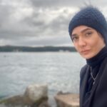 Mina Vahid Instagram - هرکجای دنیا باشی مهم نیست مهم اینه که بتونی از قفس ترسهات بیرون بیای پاییز خوبی رو براتون آرزو می کنم 🍂🍂🍂🍂 🍂🍂🍂🍂 #سینما #مینا وحید#سریال#بازیگر #زندگی#پاییز #ترس#رهایی