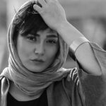 Mina Vahid Instagram - پاییز فصل زیبا و غمگینیه خیلیا تو این ماه حال روحیشون بهم میریزه که دلایل فیزیولوژیک داره... اما میشه تو این روزا بیشتر هوای همو داشته باشیم معاشرت ها رو ساده و بی تشریفات بگیریم که بشه بیشتر با هم باشیم محبت هامون رو به هم نشون بدیم و پای غمهای همدیگه بشینیم... عکس از ایمان راد #بازیگران_زن #بازیگر #سینما #رسانه_ملی #تلویزیون #سریال_ایرانی #actress