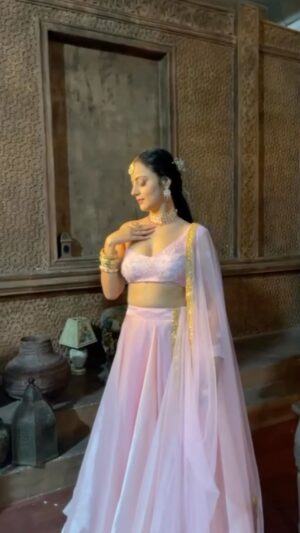 Minakshi Jaiswal Instagram - Bts @taara_fine_jewellery #taaraexclusivejewellery #actress #Minakshijaiswal #Mumbai