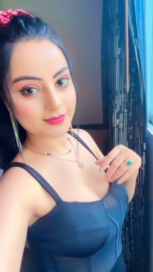 Minakshi Jaiswal Instagram - Bts Telgu Movie shooting in Pataaya #pataaya #thailand🇹🇭 #shootdaires #shootmood #bts #hotcouture #actress #Minakshijaiswal #Mumbai