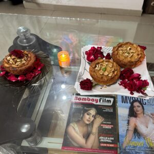 Minakshi Jaiswal Instagram - Mother’s Day celebration 💃🤗❤️🍫🌹 #mothersday #celebration #feelingblessed