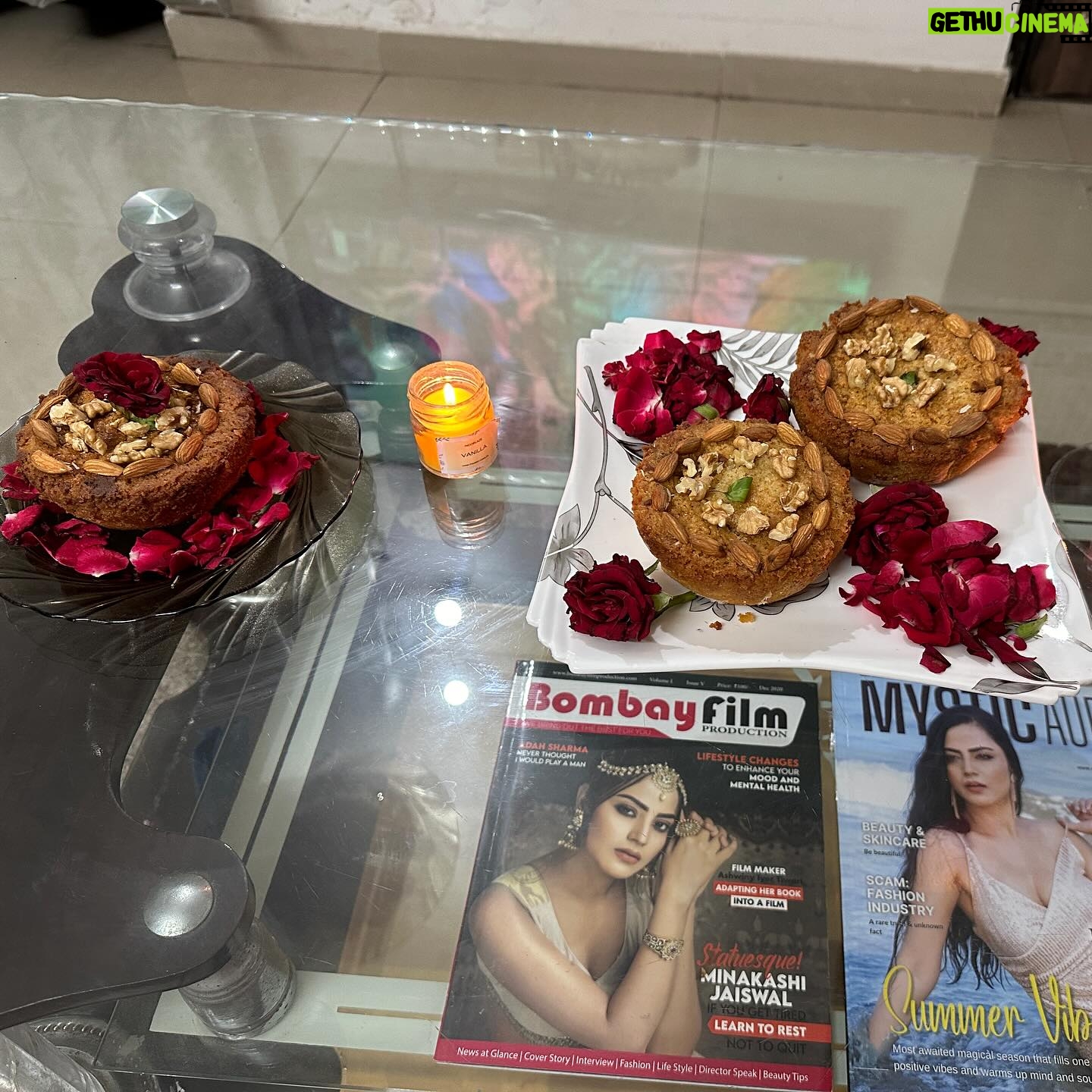 Minakshi Jaiswal - 3 Likes - Mother’s Day celebration 💃🤗❤️🍫🌹 #mothersday #celebration #feelingblessed