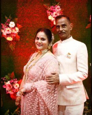 Minakshi Jaiswal Instagram - Happy wedding anniversary Mummy papa Love you 💖 God Bless you always ❤️