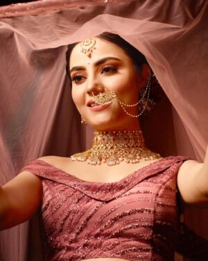 Minakshi Jaiswal Instagram - Create your own Happiness 💖 #harekrishna #divine #feelingblessed #actress  #Minakshijaiswal #Mumbai