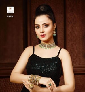 Minakshi Jaiswal Instagram - Taaraexclusivejewellery 💚 #hoarding #shoot #jewelleryshoot  #goldjewellery #shootdaires #fashiongram #hotcouture #couture #actress #Minakshijaiswal #Mumbai