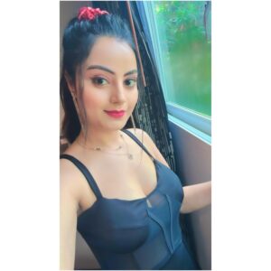 Minakshi Jaiswal Instagram - Bts Telgu Movie #bts #telgumovie  #thailand #shootdaires📷 #shootmood #photooftheday #hotcouture #couture #black #bangkok🇹🇭 #pataaya #actress #Minakshijaiswal #Mumbai