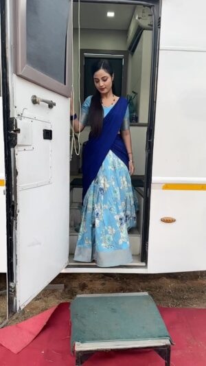 Minakshi Jaiswal Instagram - Bts Telgu Movie 💙 #jewelthief #actress #hyderabad #shootdaires #ramojifilmcity🎬 #telgumovie #Minakshijaiswal #Mumbai