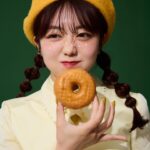 Minami Minegishi Instagram - 今年も生誕グッズが可愛く仕上がりました🍩詳細はおってお知らせします😋 📸 @yuuki7213 👗 @fukunaga__izumi 💄 @yuki3213
