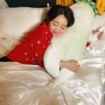 Minami Minegishi Instagram - あと5分でクリスマスが終わっちゃう...大人数でわいわいパーティーできて楽しかったな〜🎄 プレゼント交換ではセクシー大根抱き枕があたったよ🤍🤍？ イベントごとは本気出せば出すほど楽しいね🔥