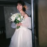 Minami Minegishi Instagram - スタイルブック発売〜宣伝活動にあたってさまざまな角度からの数々の惚気とも取れる発言、大変失礼致しました（笑） 色々なところで話題にしていただき、想像以上に本に対する反響もいただき、私もこの本に関わってくださったスタッフの皆さんも大変喜んでいます。本当にありがとうございます。 そろそろ自重しようとは思っているんですが、インスタはやっぱり横の3枚の雰囲気があっていたほうが素敵よね♡ってことで、最後にてつやカメラマンの写真を投稿させてください...📸 引き続き「短所ネガティブ 長所ネガティブ」よろしくお願いします。 ちなみに、パインで白飯いけません🍚