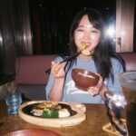 Minami Minegishi Instagram - スタイルブック #短所ネガティブ長所ネガティブ 発売日。少しずつみんなの手元に届いているようで、ちょっとずつ感想の声が聞こえてきて嬉しいです。昔では考えられないほど、毎日ネットを見るのが楽しいよ。届くスピードも読むスピードもそれぞれ違うと思うので自分のペースで楽しんでもらえたら嬉しいです。感想ツイートやストーリーにはできるだけ反応するよ！引き続きよろしくお願いします🍍 📸 @to_tetsuya