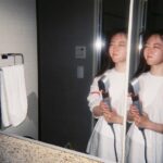 Minami Minegishi Instagram - スタイルブック、まず東先生（ @tokyojorkphotogram ）の最高に可愛くて雰囲気のある写真は超超オススメ！それに加えて、ファッションやコスメに興味がなくても楽しんでもらえるように自叙伝と題して執筆にも力を入れました！AKB時代の葛藤、ネットの声に押しつぶされそうだった日々、コンプレックスとの対峙、そして初めて恋愛についても綴っています。一言一言みなさんに伝わる言葉はなにか、じっくり考えて書きました。伝わるといいな... 恋愛の章に差し込まれる写真はてつや先生（ @to_tetsuya ）が担当してくれましたよ。普段表には出してない表情が見られるかも、、、？本誌には使われなかった写真載せておきます🤫🧡 #峯岸スタイルブック #短所ネガティブ長所ネガティブ #ネガネガ