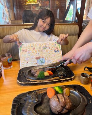 Minami Minegishi Instagram - 今週は「オールナイトフジコ」がお休みの為、土曜日の朝からガンガン動けるじゃんー！ということで、河口湖に行ってきました🗻

お部屋から富士山が綺麗に見える素敵なお宿、美味しいごはん。カヌー体験で自然のパワーもチャージして最高に癒されました♨️お天気にも恵まれてラッキーでした☺︎

今年も残すところ約半分。
頑張っていこうと気が引き締まりましたとさ。