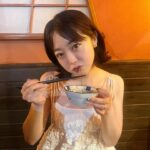Minami Minegishi Instagram - . ①日没の時間までぜんざいでチル ②宮古島まもるくんのてつやくん ③島の駅のマンゴー美味しすぎ ④マンゴー ⑤イカスミが飛んでセクシーボクロに ⑥ゆし豆腐そばわーい ⑦ゆし豆腐そば ⑧外ハネじゃないボブはこんな感じ この旅行の為に買った麦わら帽子、正解だった〜👒