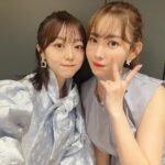 Minami Minegishi Instagram - ゆきりん卒業コンサート思い出...🌸 約3年前（もうそんなに経った...？）私がAKB48を卒業するときには1番そばで支えてくれたゆきりん。今回、その時と同じ会場で一緒にステージに立たせてもらうことができて嬉しかったです。同期や近い期のメンバーがいない中で寂しさや心細さを感じる時もあったと思うけどここまでAKB48を引っ張ってくれたこと、本当に尊敬しています。私自身、歳を重ねて後輩が増えるとだんだんと照れが出てアイドルを全うすることを難しいと感じることがあったのですが、ゆきりんはこの17年間ずーーーーっと最強のアイドルでした！最後の劇場公演まで、そしてその後もきっとアイドルなんだろうなぁ。。またいつか2人で乾杯しようね！🤫🍻