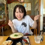Minami Minegishi Instagram - . ①日没の時間までぜんざいでチル ②宮古島まもるくんのてつやくん ③島の駅のマンゴー美味しすぎ ④マンゴー ⑤イカスミが飛んでセクシーボクロに ⑥ゆし豆腐そばわーい ⑦ゆし豆腐そば ⑧外ハネじゃないボブはこんな感じ この旅行の為に買った麦わら帽子、正解だった〜👒
