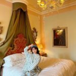 Minami Minegishi Instagram - 街の景色もさることながら、ホテルのお部屋が一番可愛くて大好きだったヴェネツィア。 こんなお家に住みたいな〜🌙