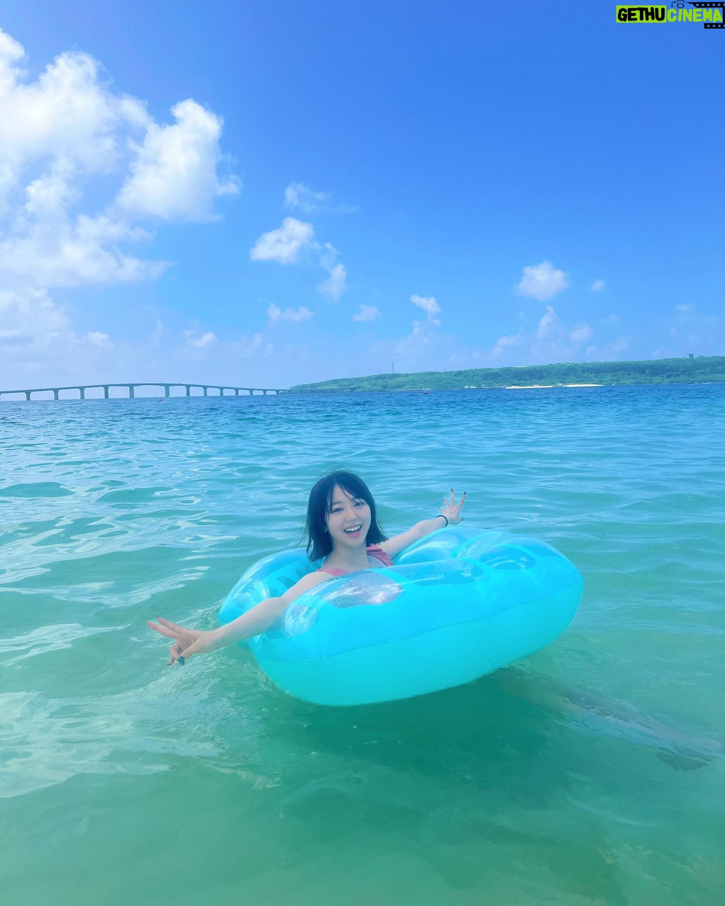 Minami Minegishi Instagram - 基本浮き輪は必須です🛟