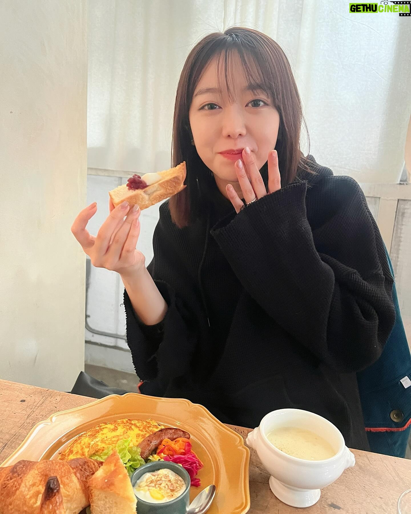 Minami Minegishi Instagram - 岡崎のお洒落で美味しいモーニングいただきました🥐次はガレット食べに行きたい!!!!