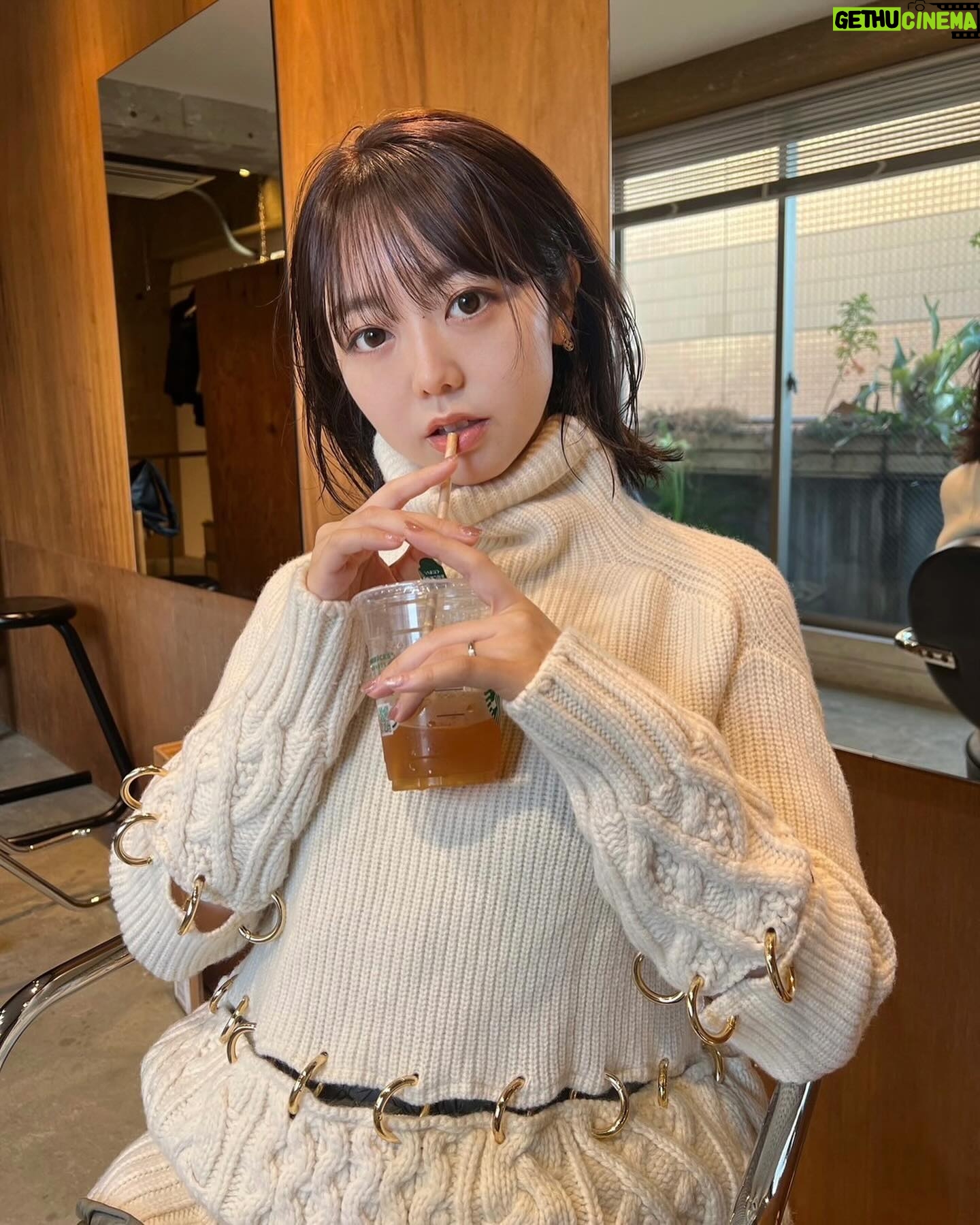 Minami Minegishi Instagram - ゆうちゃん( @yuu_hotta )に撮ってもらった写真が好評をいただいてるので自分でも!笑 なんとこれが今年初ポストになってしまいました。2024年もよろしくお願い致します。