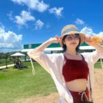 Minami Minegishi Instagram - 1日目のランチ、ガーリックシュリンプは「どうせ宮古島で汗かくんだから、こんぐらい塩分摂っときな！」と言わんばかりの味の濃さでとっても美味しかったなぁ🍤 そういえば髪切りました！どうですか？