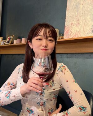 Minami Minegishi Instagram - 眠れないのでこんな時間に更新🌕
新婚旅行投稿みんな飽きてないですか？沢山撮った写真がもったいないので、しばらくお付き合いください🍷💦