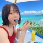 Minami Minegishi Instagram - 1日目のランチ、ガーリックシュリンプは「どうせ宮古島で汗かくんだから、こんぐらい塩分摂っときな！」と言わんばかりの味の濃さでとっても美味しかったなぁ🍤 そういえば髪切りました！どうですか？