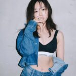 Minami Minegishi Instagram - VOCEさんのウェブサイトにて、ネガティブな性格と、それへの向き合い方などについてお話させてもらいました！ヘアメイクもスタイリングも新鮮な撮影で、とても素敵な仕上がりになっているので記事と写真合わせてチェックしてください〜〜📸 ストーリーズからリンクに飛べます☝️