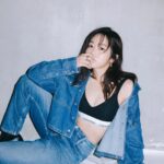 Minami Minegishi Instagram - VOCEさんのウェブサイトにて、ネガティブな性格と、それへの向き合い方などについてお話させてもらいました！ヘアメイクもスタイリングも新鮮な撮影で、とても素敵な仕上がりになっているので記事と写真合わせてチェックしてください〜〜📸 ストーリーズからリンクに飛べます☝️