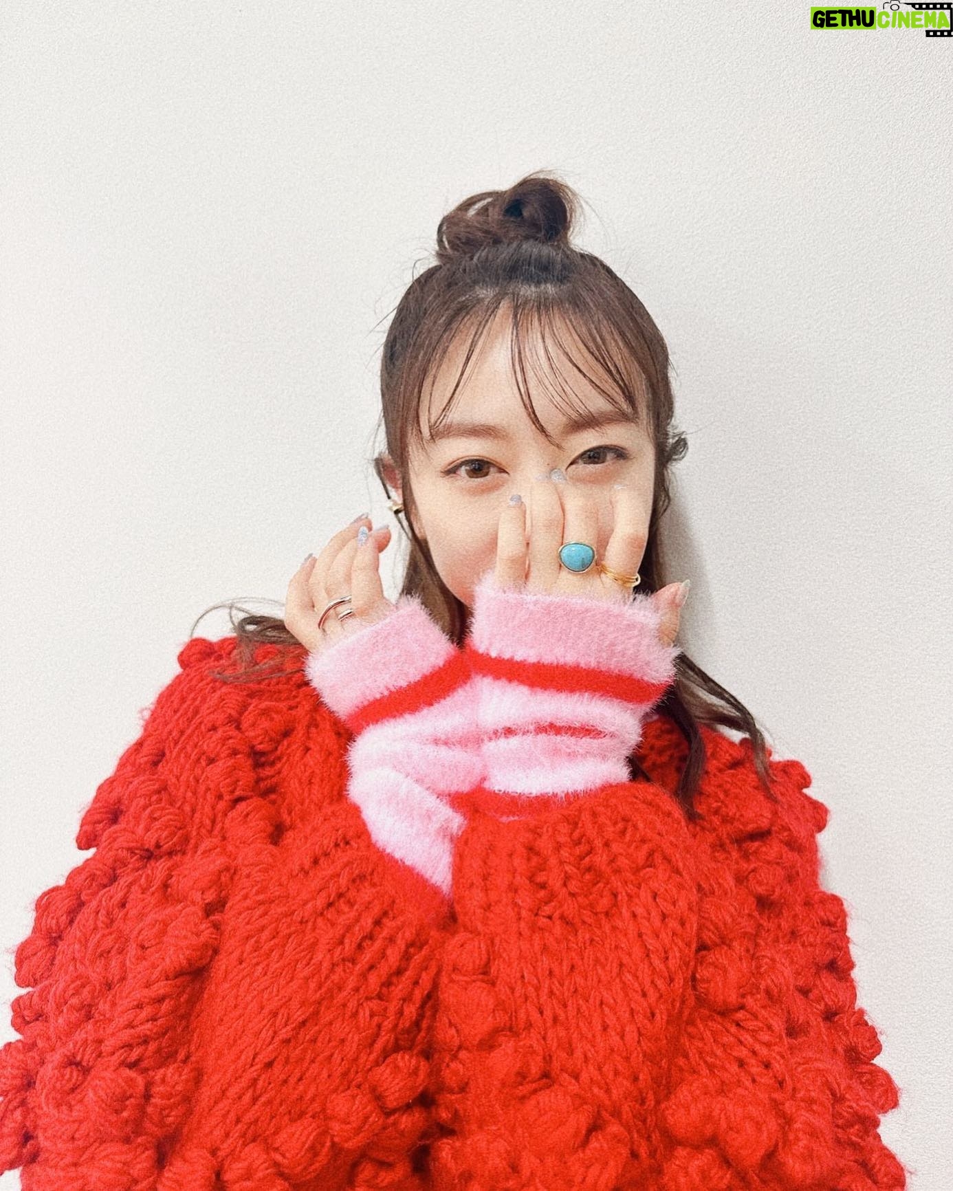 Minami Minegishi Instagram - ありがとう、2022年。 昔「いつかこんなことができたらな〜」って思ってたことが沢山叶った年でした。みなさんのおかげです。ありがとうございました。今年の分の恩返しをしようと思ったら、来年相当頑張らなきゃだ。ひとまずのんびり。 良いお年をお迎えください🍊