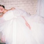 Minami Minegishi Instagram - スタイルブック発売〜宣伝活動にあたってさまざまな角度からの数々の惚気とも取れる発言、大変失礼致しました（笑） 色々なところで話題にしていただき、想像以上に本に対する反響もいただき、私もこの本に関わってくださったスタッフの皆さんも大変喜んでいます。本当にありがとうございます。 そろそろ自重しようとは思っているんですが、インスタはやっぱり横の3枚の雰囲気があっていたほうが素敵よね♡ってことで、最後にてつやカメラマンの写真を投稿させてください...📸 引き続き「短所ネガティブ 長所ネガティブ」よろしくお願いします。 ちなみに、パインで白飯いけません🍚