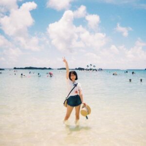 Minami Minegishi Instagram - 人生で一番、8月を楽しんだ年でした。いっぱいありがとう。これからどっと疲れがくる時期でもあると思うので皆さん身体に気をつけていきましょう！

宮古島旅行のお洋服や水着についての動画撮ったので、アップされたらぜひ観てください♡♡