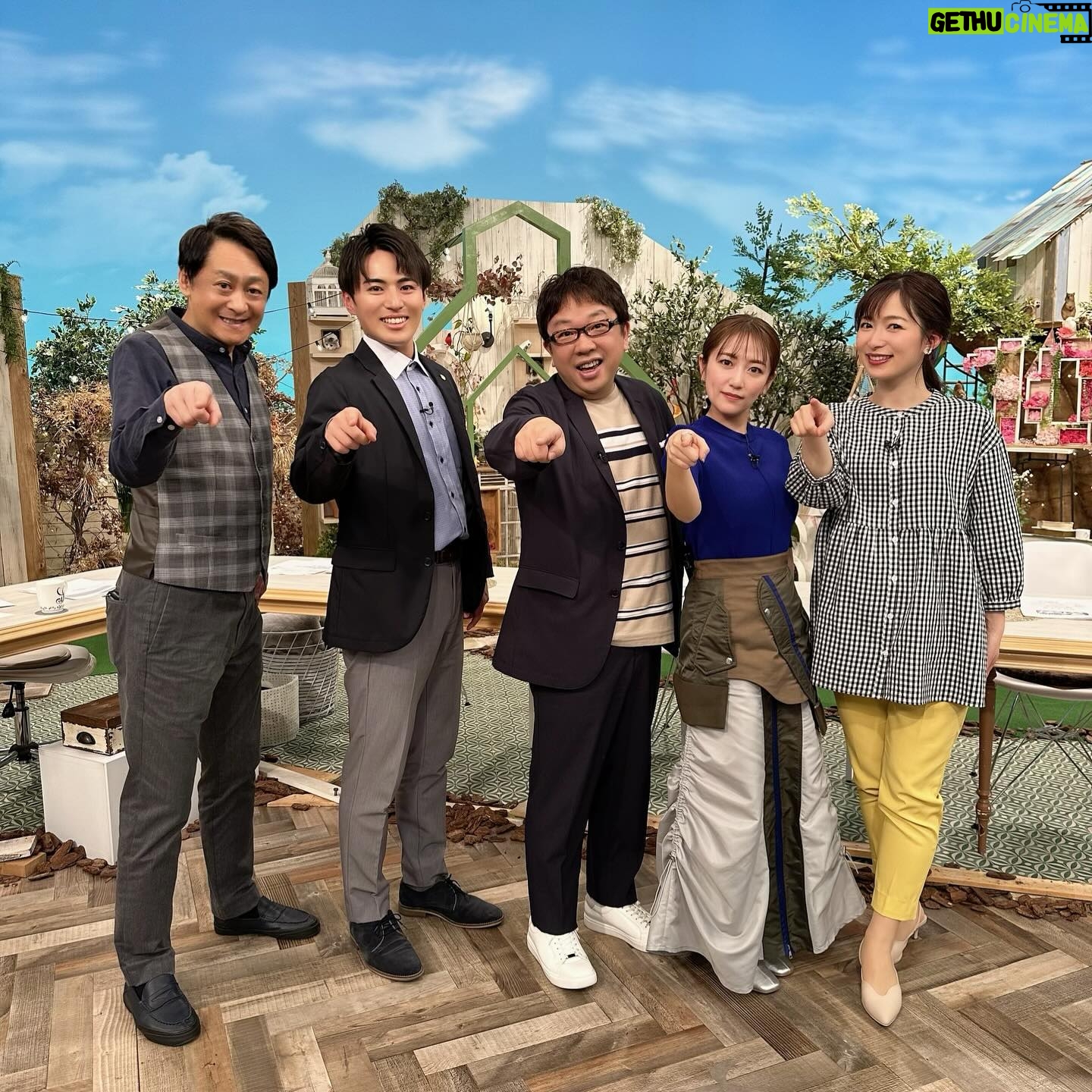 Minami Takahashi Instagram - 東海テレビ スイッチ! 今週もありがとうございました😊✨ 産休で今月末でスイッチを離れるりっちゃんとはラスト回となりました🥹 スイッチファミリーにならせていただいた時、緊張感もあったけど、MCを務めるりっちゃんが同い年とわかり一気に緊張感が解けました🥺 ロケも2人で行かせてもらったり本当に楽しかったなー🌸 生放送の進行や急な状況への対応、 近くで見させてもらってとっても勉強になったし、本当にパーフェクトすぎて尊敬!! またお仕事ご一緒できる日を楽しみにしています✨りっちゃんラブ✨ #スイッチ #東海テレビ #tv 衣装👗 トップス・スカート @un3d_official イヤリング @threefourtime_official