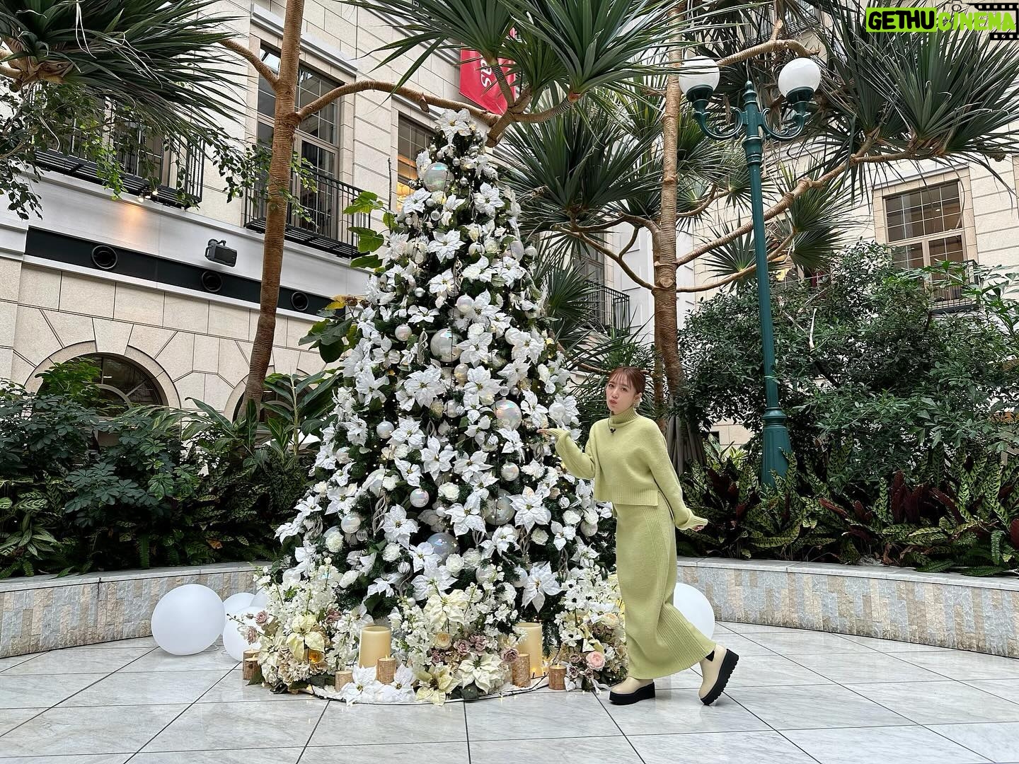 Minami Takahashi Instagram - テレビ朝日 「じゅん散歩」内で放送されている茨城の新しい魅力をお届けする「いばらき推し」に出演させていただきました☺️✨ 「新ブランド“常陸牛 煌(きらめき)”と生産者」 「極上の新ブランド“常陸牛 煌”」 「常陸国天然まがも」 そして明日はラスト! 「茨城の冬の味覚!あんこう鍋」✨ どれもとても美味しくて改めて茨城の魅力に気づきました🤗✨✨ テレビ朝日で10時20分頃から放送です! ぜひご覧ください🥺 #いばらき推し #茨城県 衣装👗 コート・ニット・スカート @lilliancarat_official