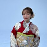 Minami Takahashi Instagram - 新年あけましておめでとうございます✨ 私は毎年恒例お家でお餅とお雑煮をたらふく食べてます笑 のんびりお正月大好き！🥺 本厄も抜けて後厄になる今年。 人生の先輩方から後厄の方が危険だよ！と言われるので気を抜かず今年も1年走り抜けたいと思います✨ なので今年の目標は去年と同じく『健康』です！ 皆さんにとっても素晴らしい1年になりますように✨ 写真はチヨダさんの撮影の時に着させていただいたお着物が素敵だったので使わせていただきました🥺 12月31日から放映されているチヨダ新TVCM「靴 新春初売りスパットシューズ」もぜひチェックしてくださいねー！ #謹賀新年 #2024 #辰年 #happynewyear #チヨダ #シュープラザ #東京靴流通センター