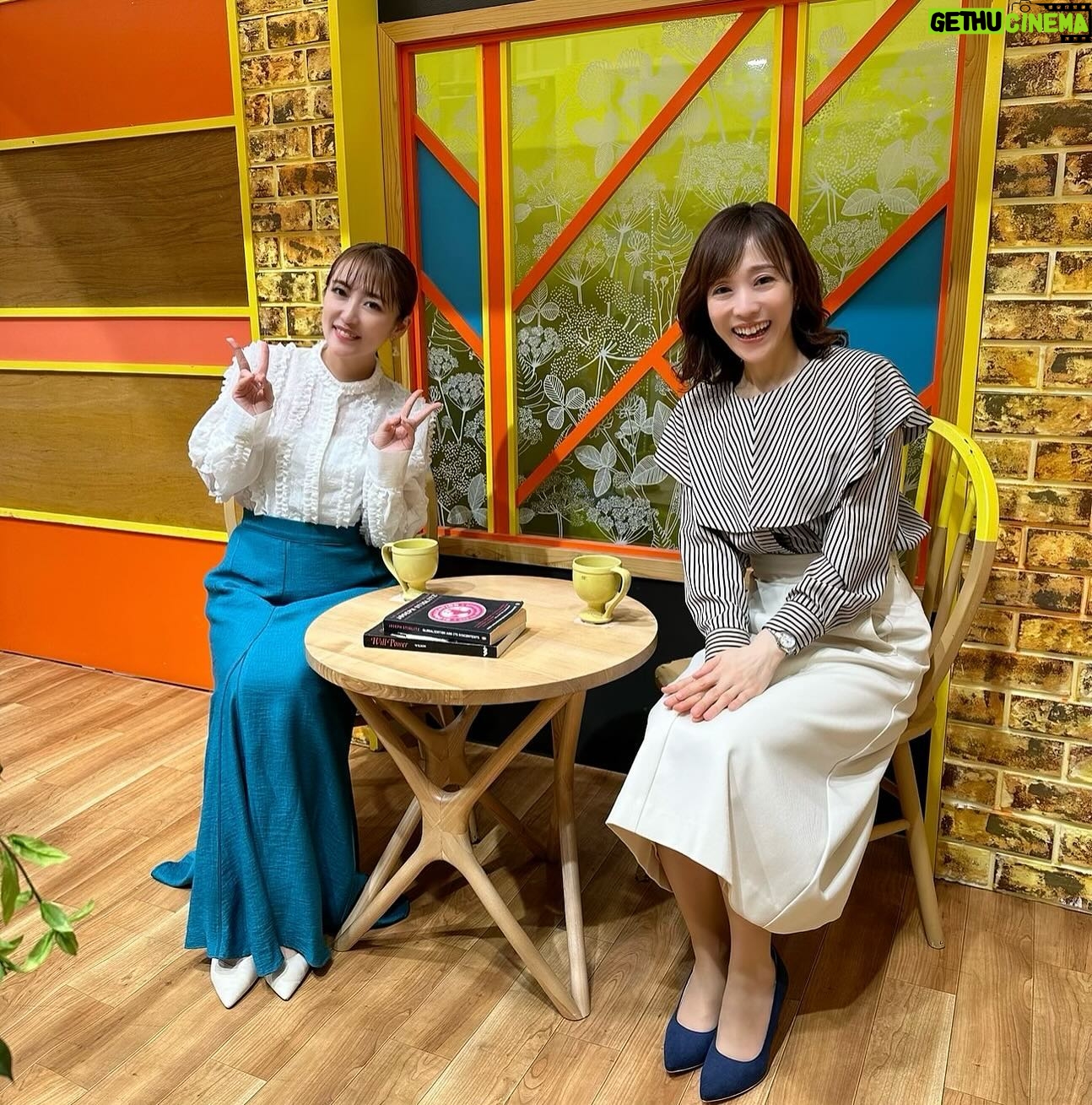 Minami Takahashi Instagram - TBS ひるおび 今週もありがとうございました✨ なんとこの日は愛さんから誕生日プレゼントいただいちゃいました🥺!素敵なお手紙と共に💌✨ 大切に使います!ありがとうございますー🥹 #ひるおび #tbs #tv 衣装👗 トップス @cocodeal_official スカート @stola.jp イヤリング @viola_bijou パンプス @randa_pic