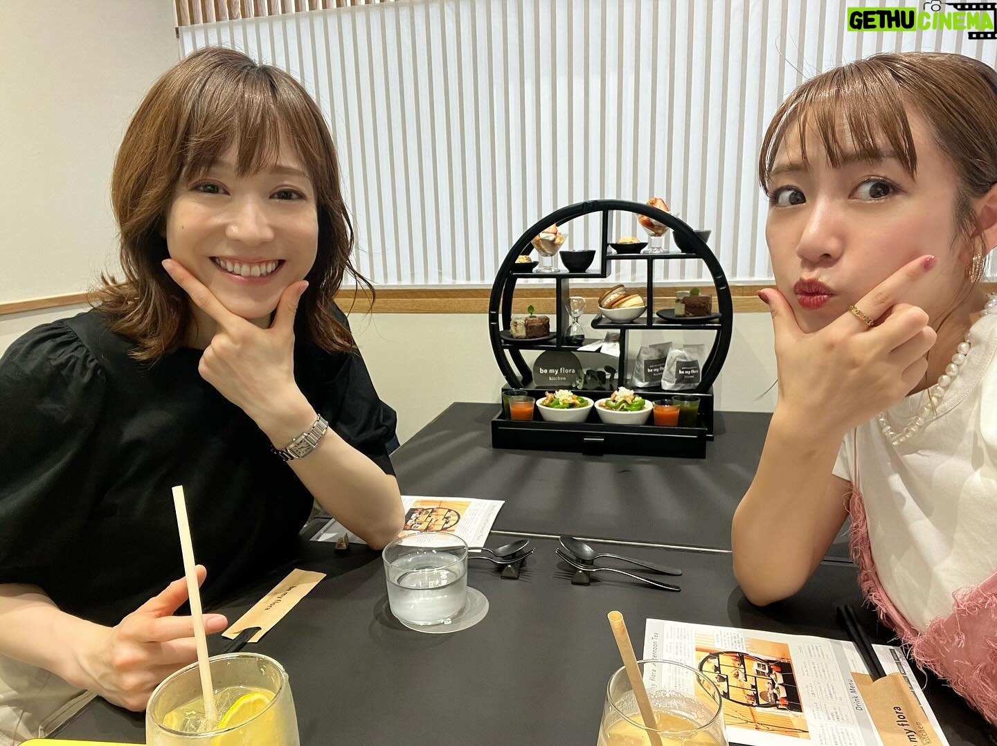 Minami Takahashi Instagram - 先日愛さんとアフタヌーンティーをしに @bemyflora_kitchen へ✨☕️ 愛さんのお仕事に対してのひたむきさと プライベートでのお茶目さどっちも大好き♡ ずっと喋ってずっと笑って本当に楽しい時間でした🥺! 食べ終わってふらふらしたお散歩時間も楽しかった😂✨ 気になっていたアフタヌーンティーは 甘いのとしょっぱいののバランスが最高✨ どれも美味しかったし、グルテンフリーだから罪悪感ゼロ!また食べたいな🤤 次は愛さんと焼肉に行く予定✨ お肉会🥺✨楽しみ!ラブです♡ #江藤愛 さん #アフタヌーンティー #bemyflora #bemyflorakitchen