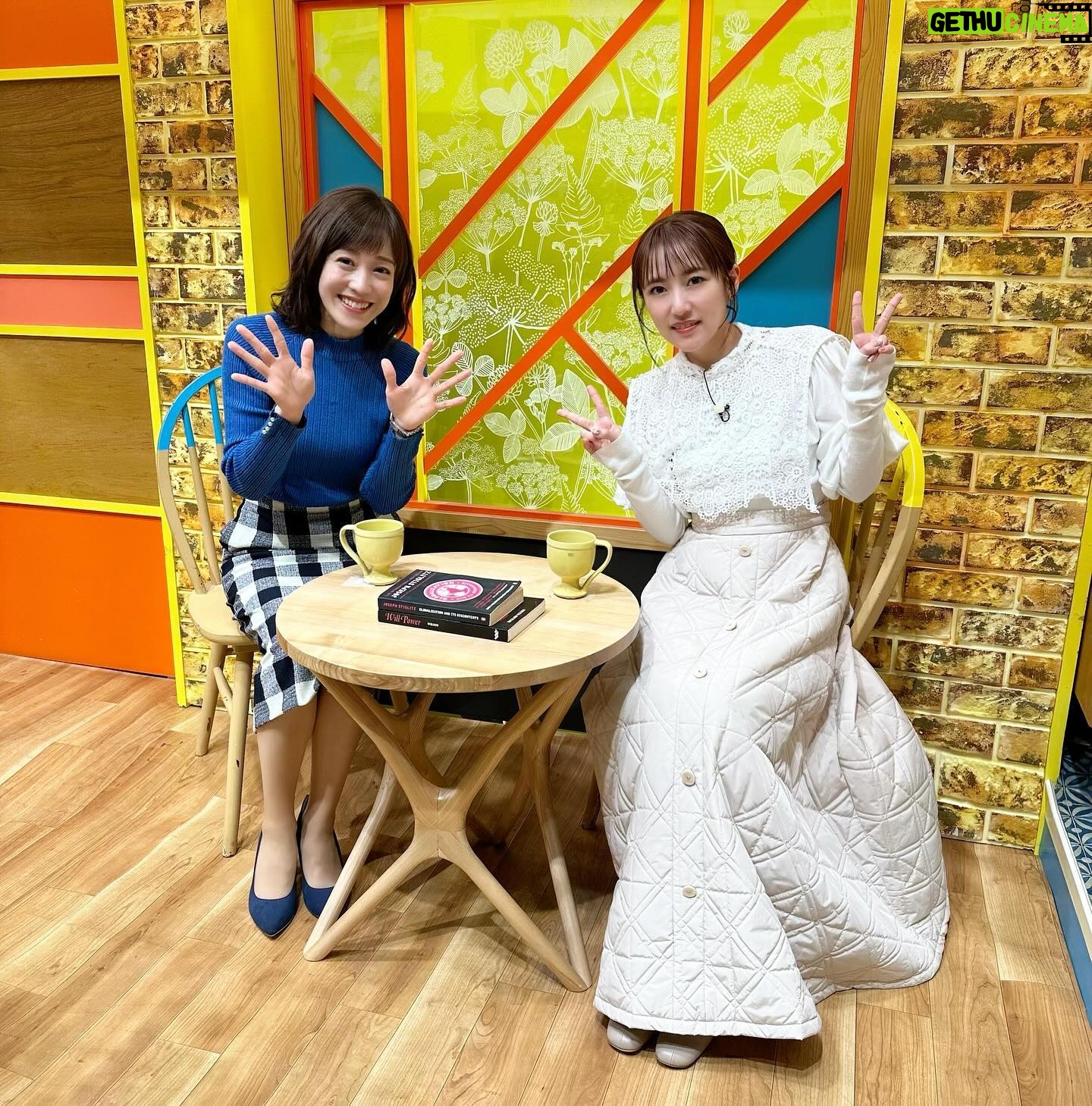 Minami Takahashi Instagram - TBS ひるおび 今年ラストの水曜日出演でした✨☺️ 今年は愛さんとご飯行ったり、ノースリーブスのLIVEに来てもらえたり嬉しかったなー! 来年はアフタヌーンティー絶対行きましょうね🥺✨ 今年もありがとうございました✨ #ひるおび #TBS #tv 衣装👗 トップス・スカート @violettaofficial_jp イヤリング @lanvin_en_bleu_womens ブーツ @dianashoespress