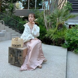 Minami Takahashi Instagram - 日焼けしたくないけど
やっぱり良い天気の方が気持ちも上がりますね☀️
早くお天気と気圧安定しないかなー！！

去年の夏より痩せたから今年は薄着チャレンジ！
（もう少し腕痩せたい🤤

#私服
#onepiece 
@_estella.k_ 
#jacket
@hyke_official 
#earring
@stellarhollywood 
#bag
@loewe