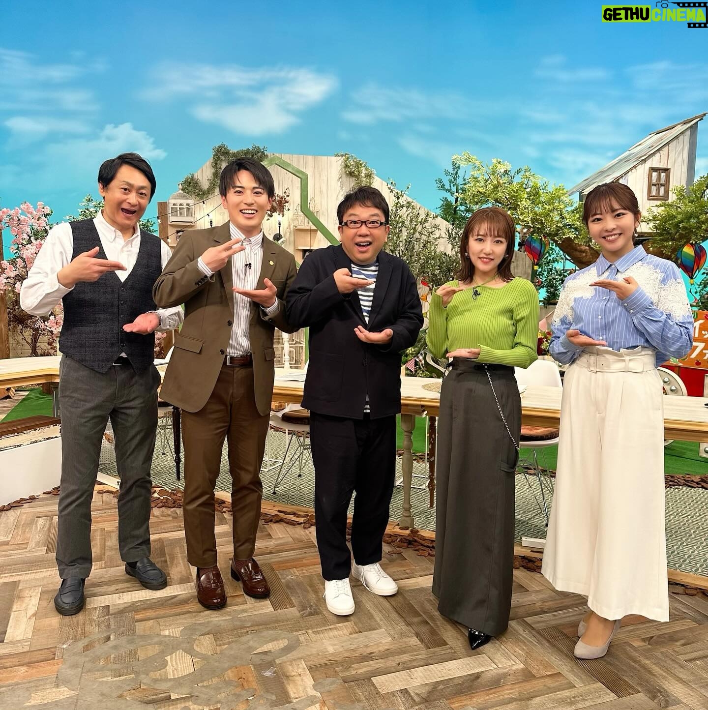 Minami Takahashi Instagram - 東海テレビ スイッチ! 今週もありがとうございました🥺✨ 【あの有名人が愛した名店】✨ ありがたいことに好評らしく🤤 2回目のロケに鈴木くんと行ってきましたー! 山田屋 かつカレー丼 餃子の香蘭園 焼餃子 御菓子司(つかさ) 福岡屋 いちご大福🍓 どれも最高に美味しかったです✨ ごちそうさまでした! #スイッチ #東海テレビ #tv 衣装👗 トップス @lanvin_en_bleu_womens スカート @cocodeal_official イヤリング @anemone_official パンプス @dianashoespress ロケ衣装 カーディガン・ジャケット @cocodeal_official デニムパンツ @labelleetude_official イヤリング @f_glass_accessory
