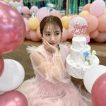 Minami Takahashi Instagram - ファンクラブCheeky eyes MINAMI TAKAHASHI Birthday Talk Event 2024✨✨ 2部はピンク衣装を🌸 会場の飾り付けはチームみなみ（マネージャー、スタイリストさん、メイクさん）が全力でやってくれました！ 凄すぎる😂🥹✨ 今年も沢山イベントやりたいなー！ 皆さんぜひ遊びにきてくださいね✨ 33歳も楽しみながら頑張ります🥺 みんなお祝いしてくれてありがとー✨✨ #みなみバースデー33 #ファンクラブイベント #cheekyeyes #バースデーイベント #fanicon 衣装👗 ワンピース @dreamsisterjane イヤリング @shirochocolate サンダル @dianashoespress