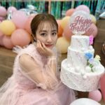 Minami Takahashi Instagram - ファンクラブCheeky eyes MINAMI TAKAHASHI Birthday Talk Event 2024✨✨ 2部はピンク衣装を🌸 会場の飾り付けはチームみなみ（マネージャー、スタイリストさん、メイクさん）が全力でやってくれました！ 凄すぎる😂🥹✨ 今年も沢山イベントやりたいなー！ 皆さんぜひ遊びにきてくださいね✨ 33歳も楽しみながら頑張ります🥺 みんなお祝いしてくれてありがとー✨✨ #みなみバースデー33 #ファンクラブイベント #cheekyeyes #バースデーイベント #fanicon 衣装👗 ワンピース @dreamsisterjane イヤリング @shirochocolate サンダル @dianashoespress