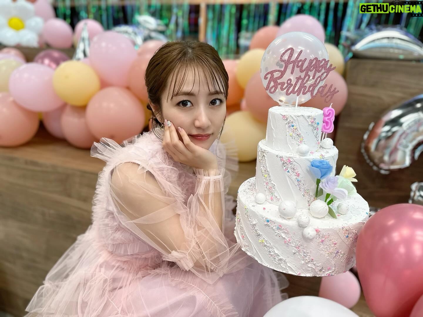 Minami Takahashi Instagram - ファンクラブCheeky eyes MINAMI TAKAHASHI Birthday Talk Event 2024✨✨ 2部はピンク衣装を🌸 会場の飾り付けはチームみなみ(マネージャー、スタイリストさん、メイクさん)が全力でやってくれました! 凄すぎる😂🥹✨ 今年も沢山イベントやりたいなー! 皆さんぜひ遊びにきてくださいね✨ 33歳も楽しみながら頑張ります🥺 みんなお祝いしてくれてありがとー✨✨ #みなみバースデー33 #ファンクラブイベント #cheekyeyes #バースデーイベント #fanicon 衣装👗 ワンピース @dreamsisterjane イヤリング @shirochocolate サンダル @dianashoespress