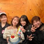 Minami Takahashi Instagram - 皆さんお祝いのメッセージありがとうございます✨☺️ 週末は大好きなお友達たちがお祝いしてくれました！ 準備してくれた夫とお友達たちに本当に感謝🥹✨ みんながいるから日々楽しく過ごせてます！ これからも夫婦共々仲良くしてください🌸 みんならぶだよー！ #birthday #birthdayparty #誕生日 #33 #thankyou #friends
