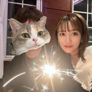 Minami Takahashi Instagram - 5月1日5回目の結婚記念日✨
日々楽しく穏やかに過ごせていることに本当に感謝です☺️

#結婚記念日
#結婚5周年

この日は @honeymihoney_official 
のお洋服とイヤリングを🎀✨