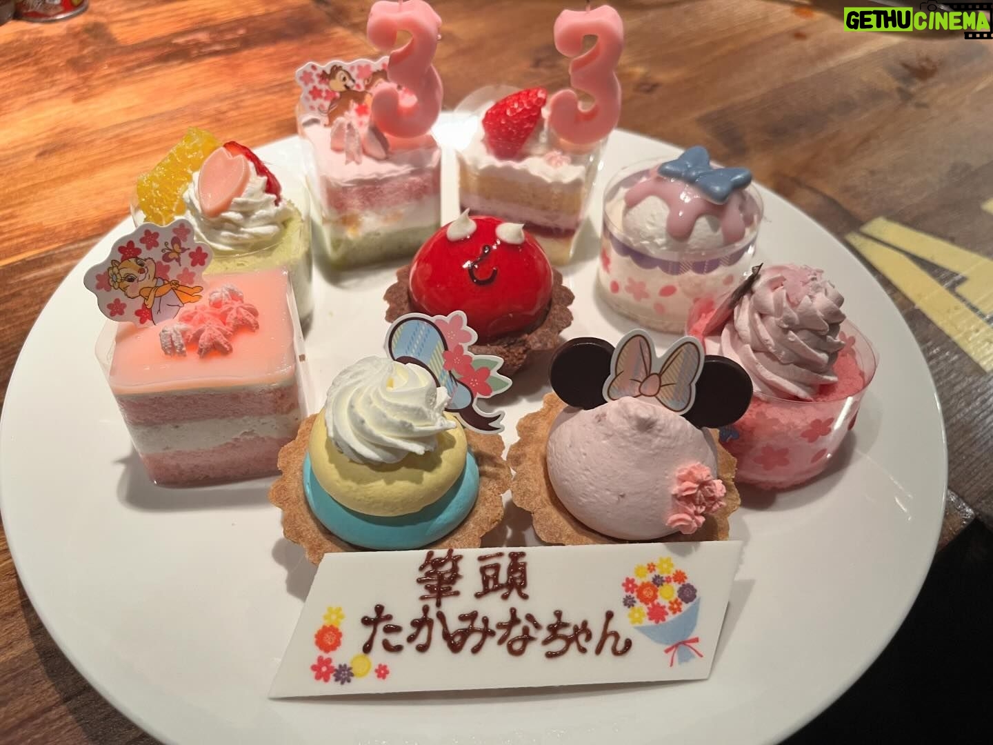 Minami Takahashi Instagram - 先日盛大に誕生日会をしてもらったのに 夫から「後夜祭もあります!」と言われ、昨日お店に行ったらクロちゃん三銃士➕夫の会合でしたww 春のおじ祭り🌸😂 最高楽しかった!!皆んなありがとー✨✨ 沢山食べて飲んだお誕生日週間🎂 そろそろ普通の食生活に戻さねば!! #birthday #birthdayparty #誕生日 #33 #クロちゃん三銃士 #thankyou
